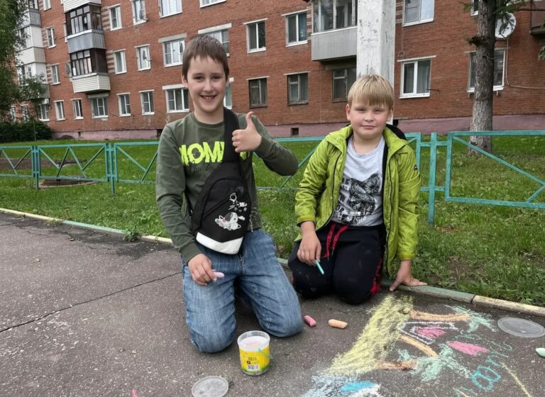 Конкурс рисунков на асфальте состоялся в п. Мещерское м. о. Чехов