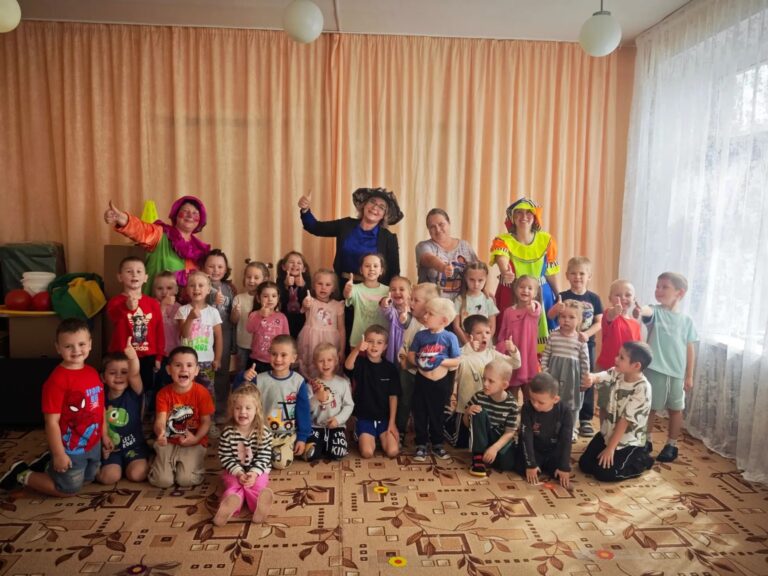26 августа сотрудники ДК «Родник» м.о. Чехов провели развлекательную программу «Тайна старого чемодана» на базе МБДОУ «Детский сад №1» села Шарапово